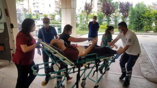 Husumetli olan iki komşu, kavgada tabancayla birbirini vurdu
