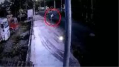 Yakalanan 16 yaşındaki kapkaçının 90 suç kaydı çıktı Yakalanan 16 yaşındaki kapkaçının 90 suç kaydı çıktı