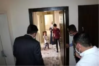 Kaymakam Köleoğlu'ndan hane ziyareti Kaymakam Köleoğlu'ndan hane ziyareti