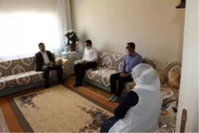 Kaymakam Köleoğlu'ndan hane ziyareti Kaymakam Köleoğlu'ndan hane ziyareti
