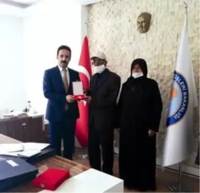 Kıbrıs gazilerine madalya Kıbrıs gazilerine madalya
