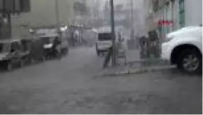 Oltu'da yağış sonrası dereye yapılan müdahale olası taşkını engelledi Oltu'da yağış sonrası dereye yapılan müdahale olası taşkını engelledi