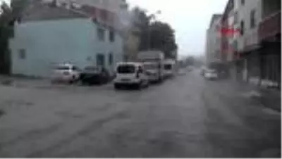 Oltu'da yağış sonrası dereye yapılan müdahale olası taşkını engelledi Oltu'da yağış sonrası dereye yapılan müdahale olası taşkını engelledi