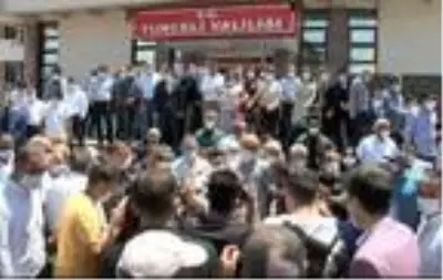 Ordu'ya atanan Tunceli Valisi Sonel'i yüzlerce kişi uğurladı Ordu'ya atanan Tunceli Valisi Sonel'i yüzlerce kişi uğurladı