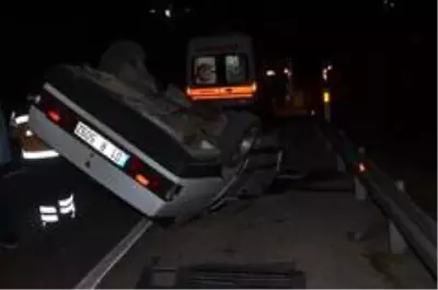 Kontrolden çıkan otomobil takla attı, sürücü yaralı kadını bırakıp kaçtı Kontrolden çıkan otomobil takla attı, sürücü yaralı kadını bırakıp kaçtı