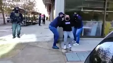 Video: Yasa dışı suç örgütü kurmakla suçlanan 2 Türk Arjantin'de tutuklandı Video: Yasa dışı suç örgütü kurmakla suçlanan 2 Türk Arjantin'de tutuklandı