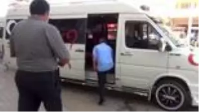 Yeşilçam sanatçılarının fotoğraflarıyla donatılmış minibüs ilgi görüyor Yeşilçam sanatçılarının fotoğraflarıyla donatılmış minibüs ilgi görüyor