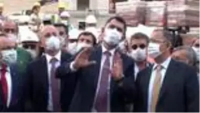 Bakan Kurum Elazığ'da, yapımı süren deprem konutlarını inceledi Bakan Kurum Elazığ'da, yapımı süren deprem konutlarını inceledi