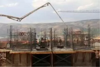 Bakan Kurum Elazığ'da, yapımı süren deprem konutlarını inceledi Bakan Kurum Elazığ'da, yapımı süren deprem konutlarını inceledi