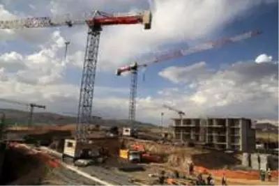Bakan Kurum Elazığ'da, yapımı süren deprem konutlarını inceledi Bakan Kurum Elazığ'da, yapımı süren deprem konutlarını inceledi