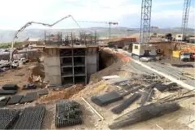 Bakan Kurum Elazığ'da, yapımı süren deprem konutlarını inceledi Bakan Kurum Elazığ'da, yapımı süren deprem konutlarını inceledi