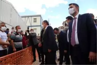 Bakan Kurum Elazığ'da, yapımı süren deprem konutlarını inceledi Bakan Kurum Elazığ'da, yapımı süren deprem konutlarını inceledi