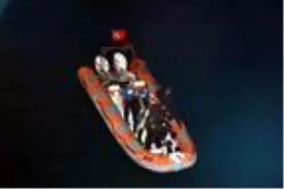 Bileklerini kesip göle atlayan kişi, suda kayboldu Bileklerini kesip göle atlayan kişi, suda kayboldu