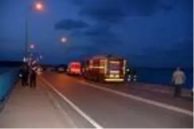 Bileklerini kesip göle atlayan kişi, suda kayboldu Bileklerini kesip göle atlayan kişi, suda kayboldu