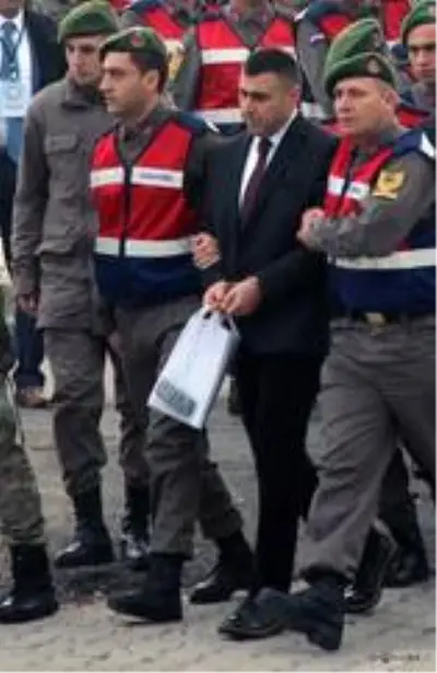 Eski Başyaver Yazıcı'nın yargılanması devam ediyor Eski Başyaver Yazıcı'nın yargılanması devam ediyor