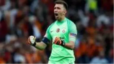 Fernando Muslera, 4 yıl daha Galatasaray forması giyebilir Fernando Muslera, 4 yıl daha Galatasaray forması giyebilir