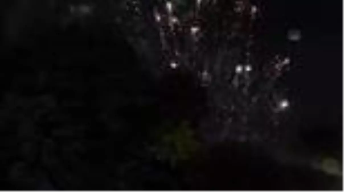 Harlem'de illegal havai fişek gösterisi - NEW