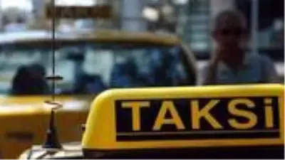 İstanbul'da 3 kadın turisti aracına kilitleyip gasp eden taksici tutuklandı İstanbul'da 3 kadın turisti aracına kilitleyip gasp eden taksici tutuklandı