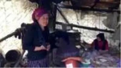 Karakeçili yörük kadınların zorlu yayla mesaisi Karakeçili yörük kadınların zorlu yayla mesaisi