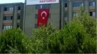 Kolonya içerek intihara kalkıştı, kaldırıldığı hastanenin penceresinden atlayıp öldü Kolonya içerek intihara kalkıştı, kaldırıldığı hastanenin penceresinden atlayıp öldü