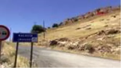 MARDİN İnternetsiz köyde, öğrencilerini 'askıda ödev' uygulaması ile eğitimsiz bırakmadı-1 MARDİN İnternetsiz köyde, öğrencilerini 'askıda ödev' uygulaması ile eğitimsiz bırakmadı-1