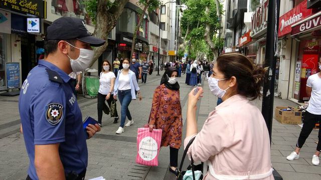 Maske takmayan sağlık personelinin sözleri pes dedirtti: İnanın çalışırken bile takmıyorum