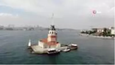 Sahil Güvenlik Komutanlığı'ndan Kız Kulesi'nde dev pankartlı kutlama Sahil Güvenlik Komutanlığı'ndan Kız Kulesi'nde dev pankartlı kutlama