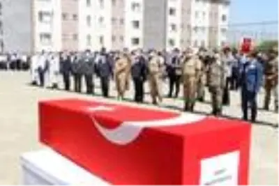 Silopi şehitleri, Kürtçe ağıtlarla son yolculuklarına uğurlandı Silopi şehitleri, Kürtçe ağıtlarla son yolculuklarına uğurlandı