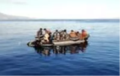 Yunan askerlerinin ölüme terk ettiği kaçak göçmenler kurtarıldı Yunan askerlerinin ölüme terk ettiği kaçak göçmenler kurtarıldı