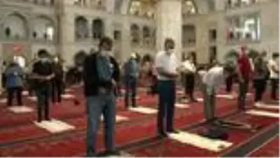Ankara'da korona virüs tedbirli dördüncü Cuma namazı Ankara'da korona virüs tedbirli dördüncü Cuma namazı