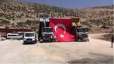 Bakan Karaismailoğlu, Cizre'de incelemelerde bulundu Bakan Karaismailoğlu, Cizre'de incelemelerde bulundu