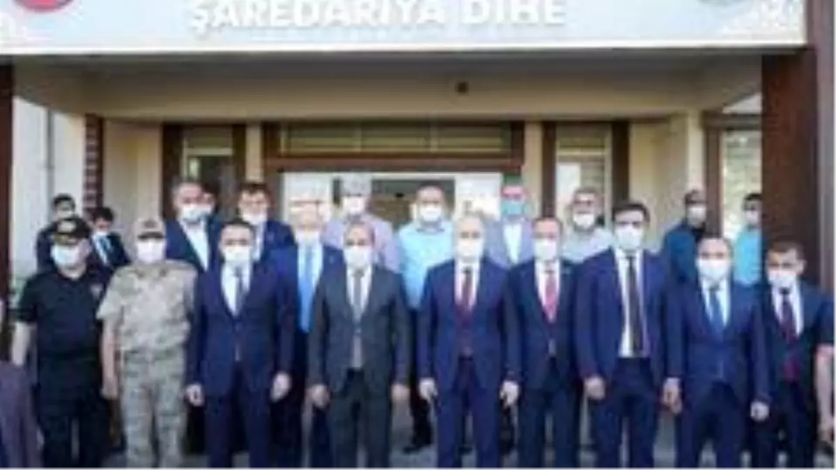 Bakan Karaismailoğlu Eruh'ta yol yapım çalışmalarını inceledi