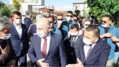 Bakan Karaismailoğlu Eruh'ta yol yapım çalışmalarını inceledi Bakan Karaismailoğlu Eruh'ta yol yapım çalışmalarını inceledi