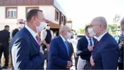 Bakan Karaismailoğlu Eruh'ta yol yapım çalışmalarını inceledi Bakan Karaismailoğlu Eruh'ta yol yapım çalışmalarını inceledi