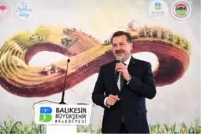 Balıkesir Büyükşehir'den üreticiye tohum desteği Balıkesir Büyükşehir'den üreticiye tohum desteği