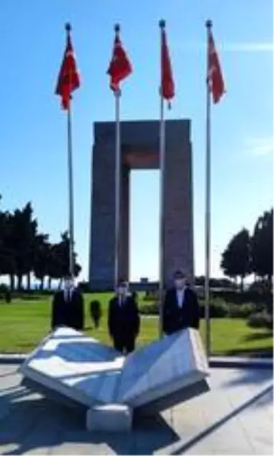 Çanakkale Valisi İlhami Aktaş, şehitlikleri ziyaret etti