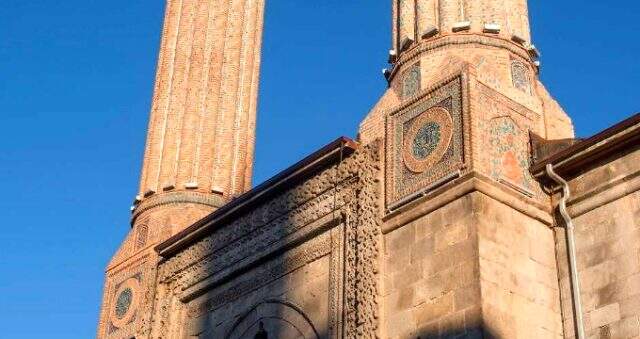Erzurum'da görülmesi gereken yerler nerelerdir? Erzurum geleneksel lezzetleri nelerdir? Erzurum şehri nerededir?
