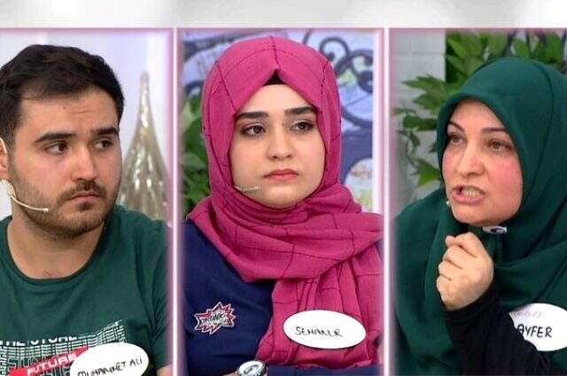 Esra Erol'un programında kavga! Baba, çocuğunu alıkoyduğunu iddia ettiği kadının üzerine yürüdü