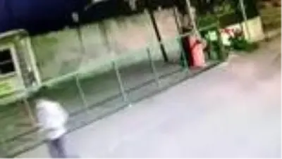 FATİH'TE, GÜRCİSTAN'LIYI POLİSİM DİYEREK DOLANDIRAN İRAN'LI KAMERADA FATİH'TE, GÜRCİSTAN'LIYI POLİSİM DİYEREK DOLANDIRAN İRAN'LI KAMERADA