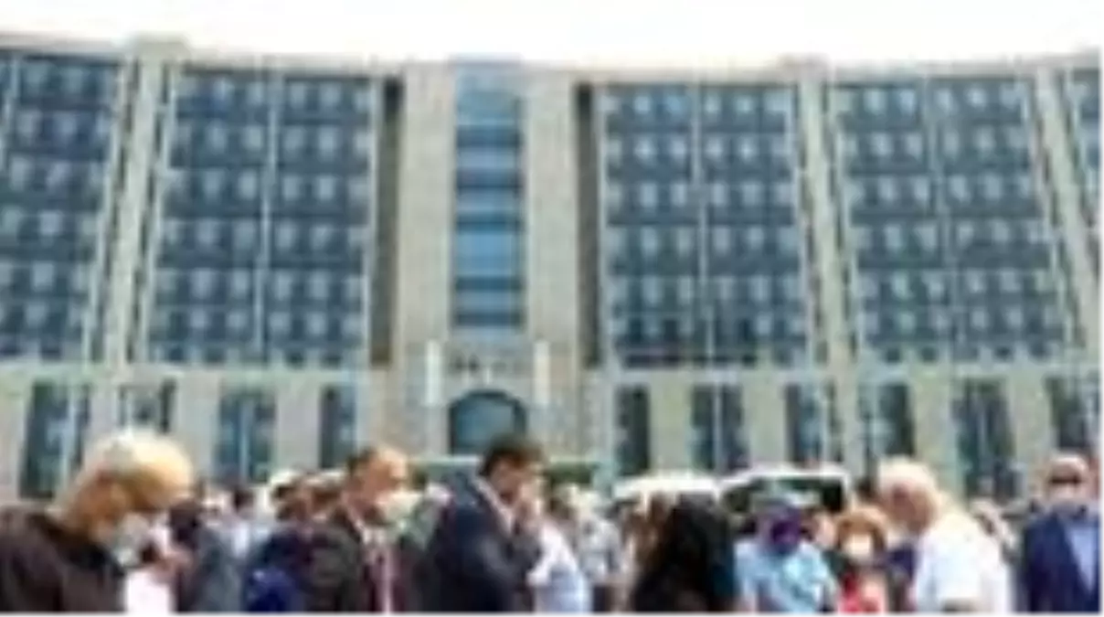 İstanbul Barosu Başkanı Durakoğlu, Ankara yürüyüşüne başladı