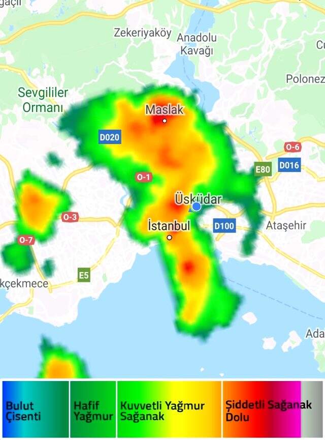 İstanbul'da beklenen sağanağın başlamasıyla birlikte hayat durma noktasına geldi