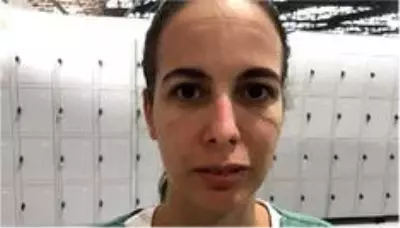 Koronavirüs: Kadın sağlık çalışanları erkekler için tasarlanmış koruyucu ekipman ile çalışırken... Koronavirüs: Kadın sağlık çalışanları erkekler için tasarlanmış koruyucu ekipman ile çalışırken...