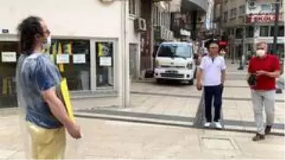 'Maske tak, ölüme sebep olma' yazısıyla tüm ilçeyi dolaştı 'Maske tak, ölüme sebep olma' yazısıyla tüm ilçeyi dolaştı