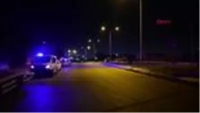 Otomobil refüje çarpıp takla attı: Araçtan fırlayan 1 kişi öldü, 1 kişi yaralandı