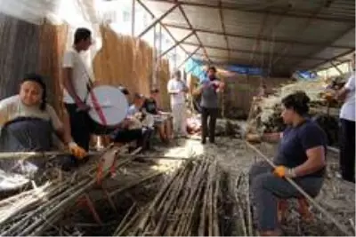Mersin'de oynayarak üretim yapan Romanlar, ürünlerini dünyanın dört bir yanına ihraç ediyor Mersin'de oynayarak üretim yapan Romanlar, ürünlerini dünyanın dört bir yanına ihraç ediyor