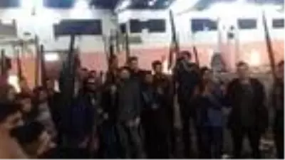 Pompalı tüfeklerle video çekip TikTok'tan paylaşan 20 kişi gözaltına alındı Pompalı tüfeklerle video çekip TikTok'tan paylaşan 20 kişi gözaltına alındı