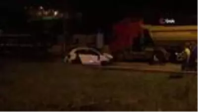 Refüje çarparak takla atan otomobilden yola savrulan genç öldü
