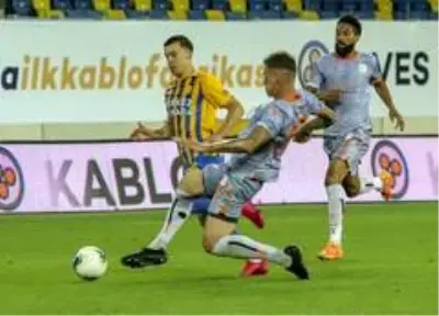 Süper Lig: MKE Ankaragücü: 1 Medipol Başakşehir FK: 0 (İlk yarı) Süper Lig: MKE Ankaragücü: 1 Medipol Başakşehir FK: 0 (İlk yarı)