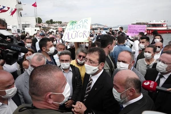 Test sürüşü için Büyükada'ya gelen İmamoğlu'na protesto