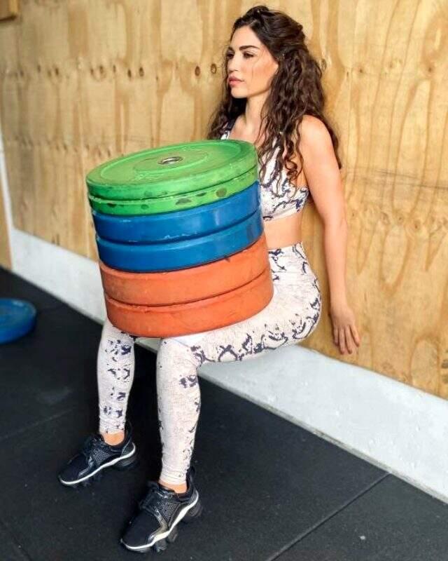 Yolanthe Cabau'nun sosyal medyadan paylaştığı kaslı vücudu, görenleri kendisine hayran bıraktı Yolanthe Cabau'nun sosyal medyadan paylaştığı kaslı vücudu, görenleri kendisine hayran bıraktı